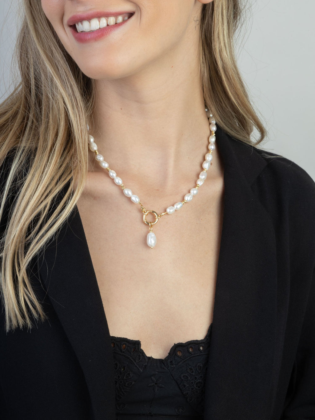 Gold-plated pearl necklace with pendant